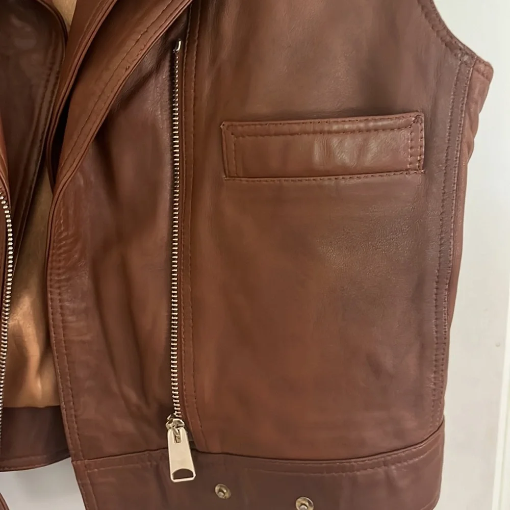 Gorgeous cropped leather motorcycle vest - Picture 4 of 4